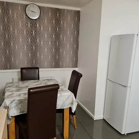 Entire House In Hunslet 5min To Center Dom wakacyjny