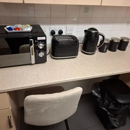 Entire House In Hunslet 5min To Center Dom wakacyjny *