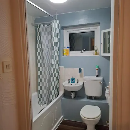 Entire House In Hunslet 5min To Center Dom wakacyjny