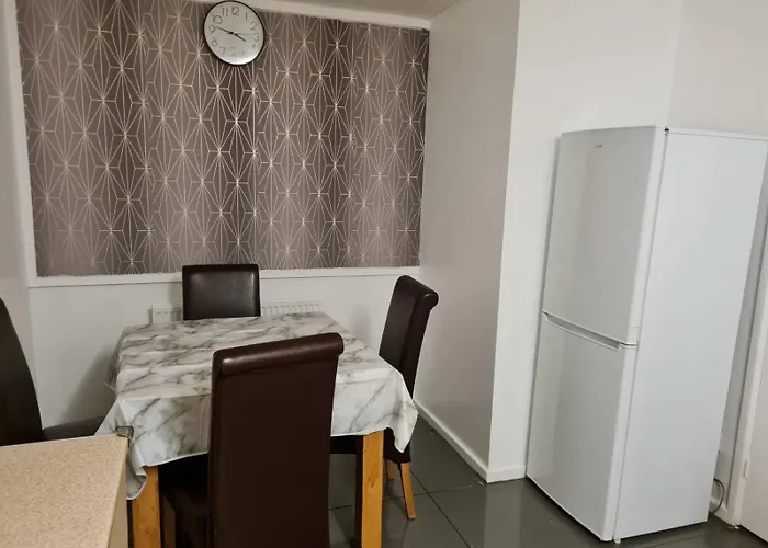 Entire House In Hunslet 5min To Center Будинок відпочинку