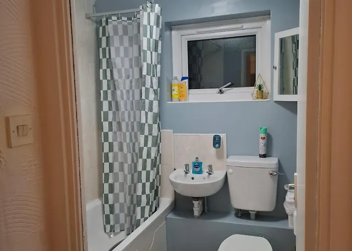 Entire House In Hunslet 5min To Center Будинок відпочинку